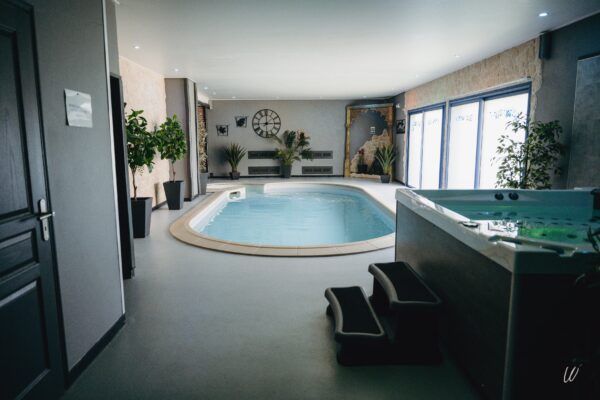 Espace privatif (piscine, sauna, jacuzzi et hammam) - 3 à 4 personnes - 1H